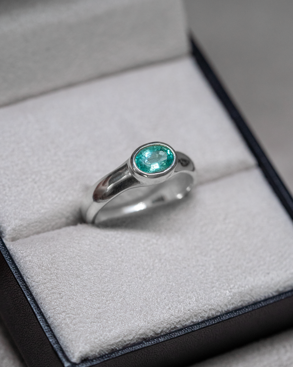 Deep Ring – Emerald – view 2
