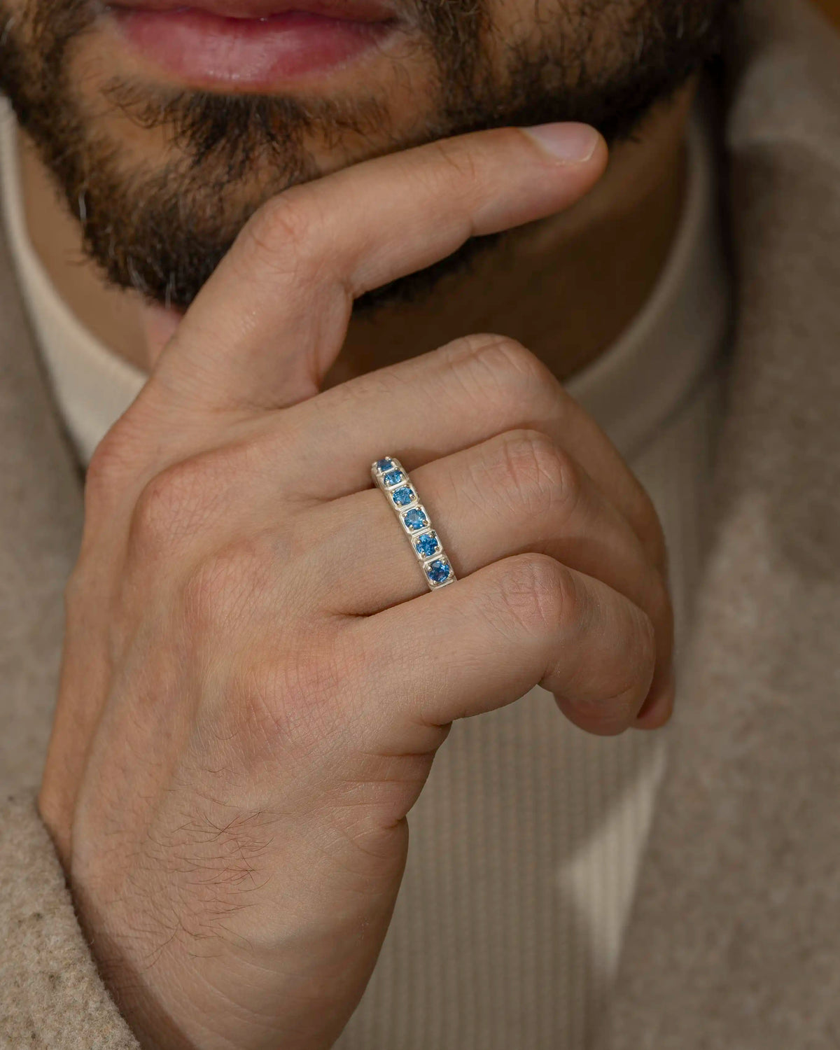 Vendôme Ring – Sapphires – worn by a model
