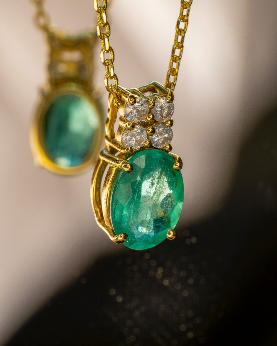 Emerald + 4 Diamonds Necklace – view 4