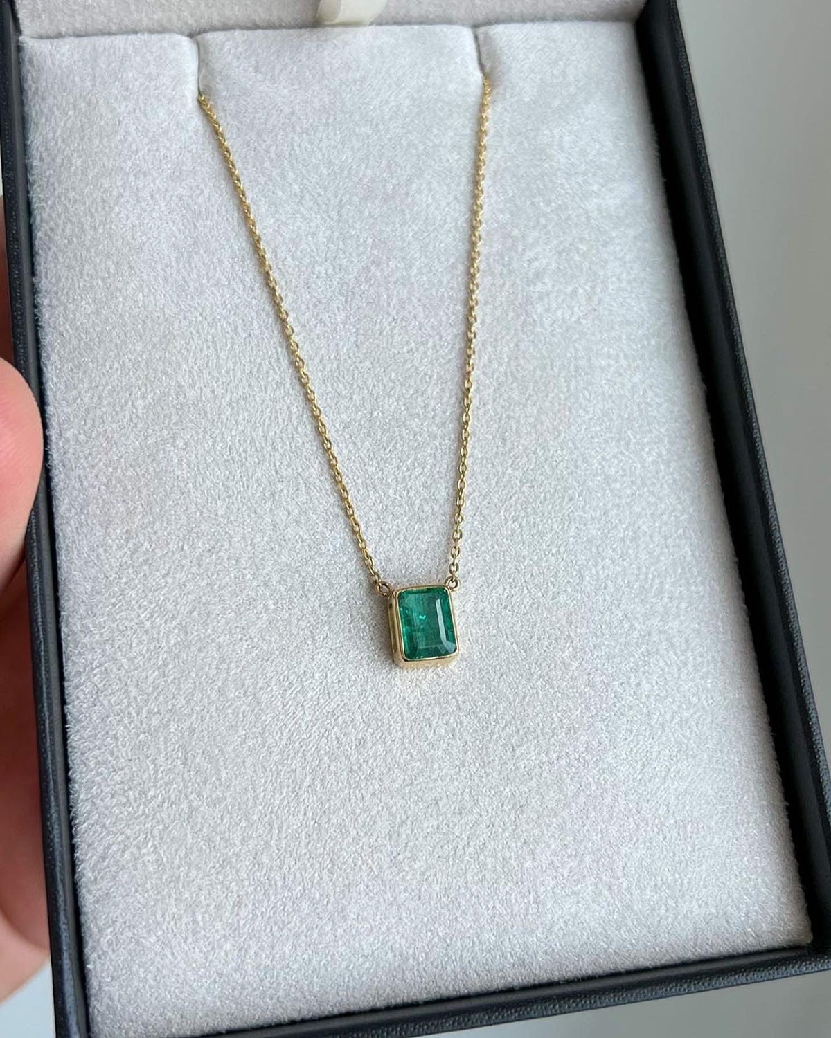 Frame Emerald Necklace – view 5