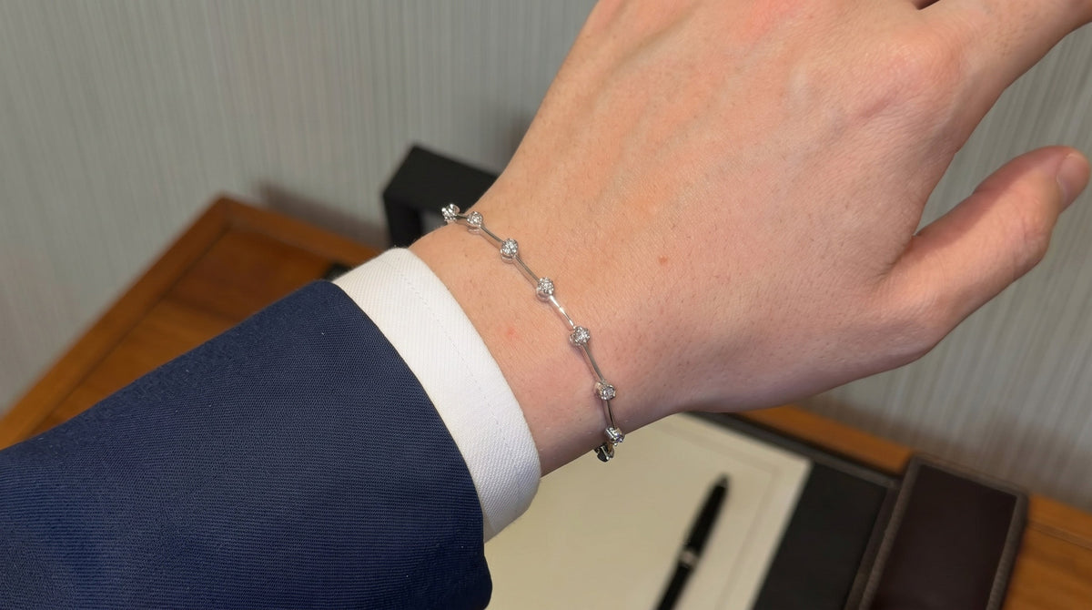 Knife-Edge Tennis bracelet with natural diamonds