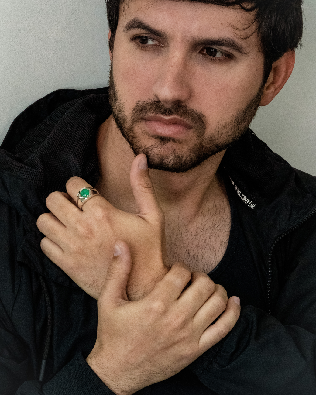 Dubai Ring – Emerald – worn by a model