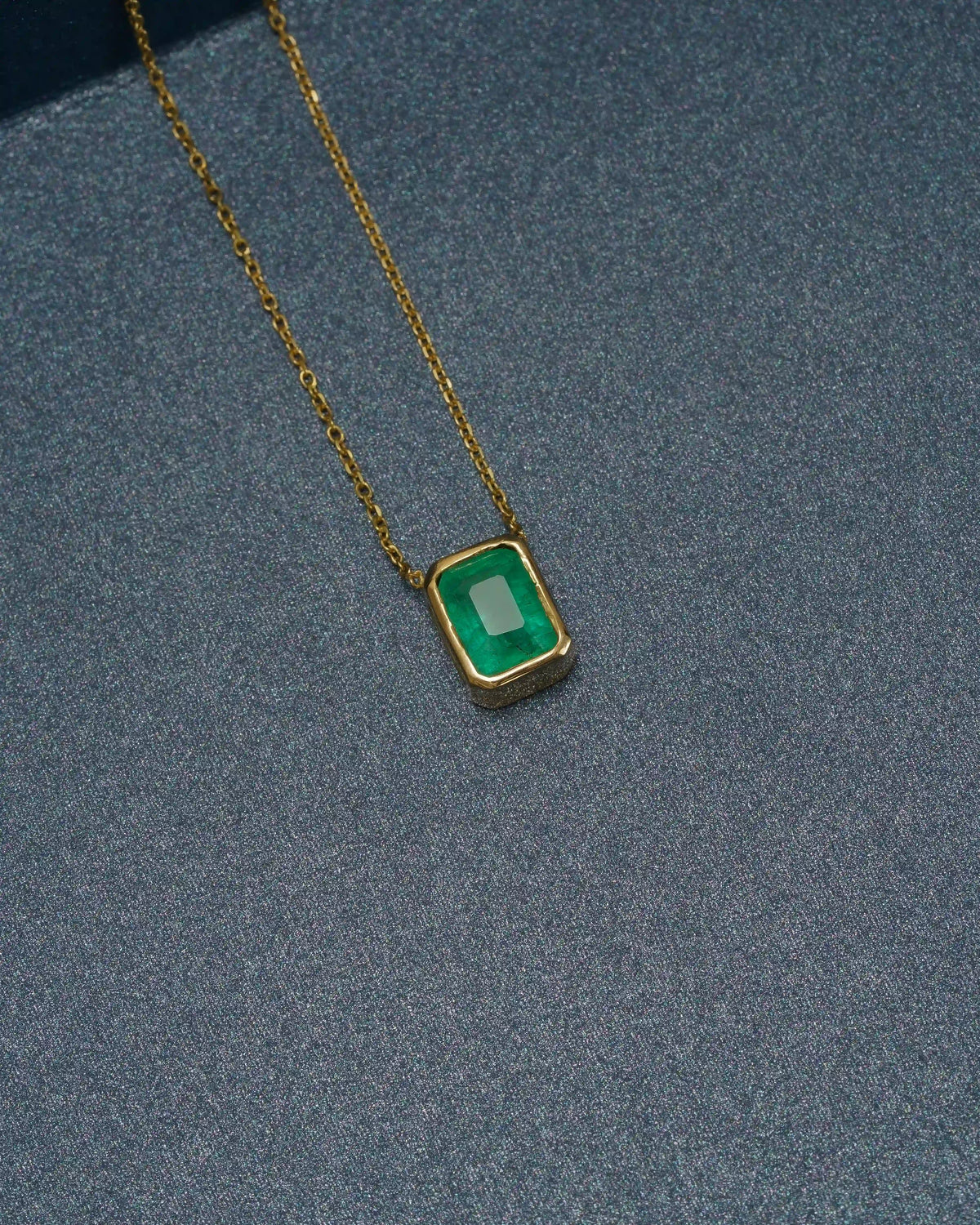 Frame Emerald Necklace – view 3