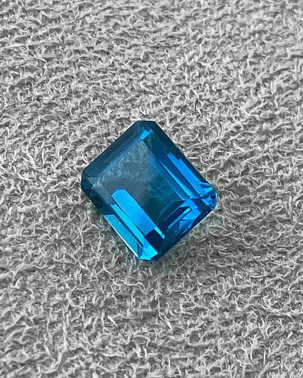 London Blue Topaz Pendant – view 2
