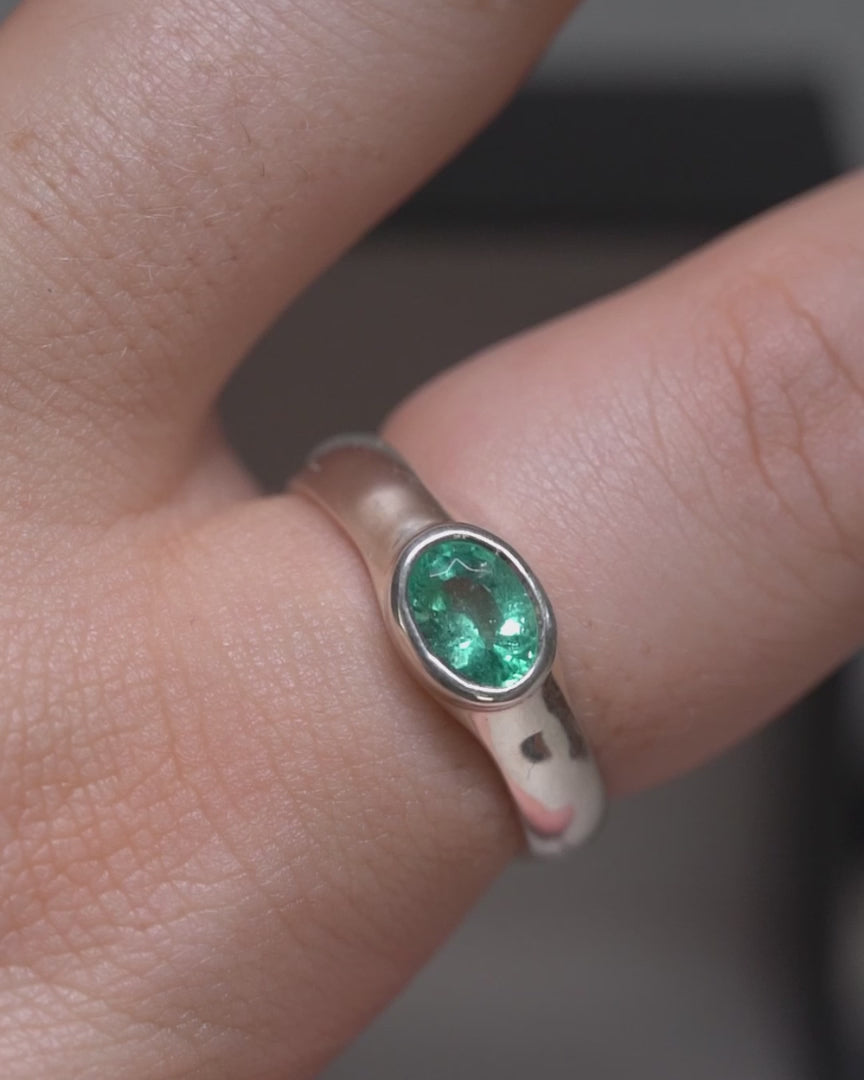 Deep Ring – Emerald – video 2