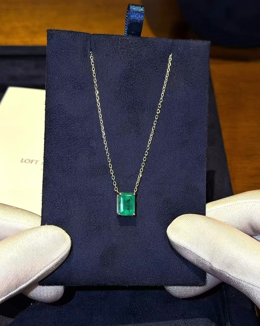 18k White Gold Emerald Necklace 8x10mm 3.64ct – video 1