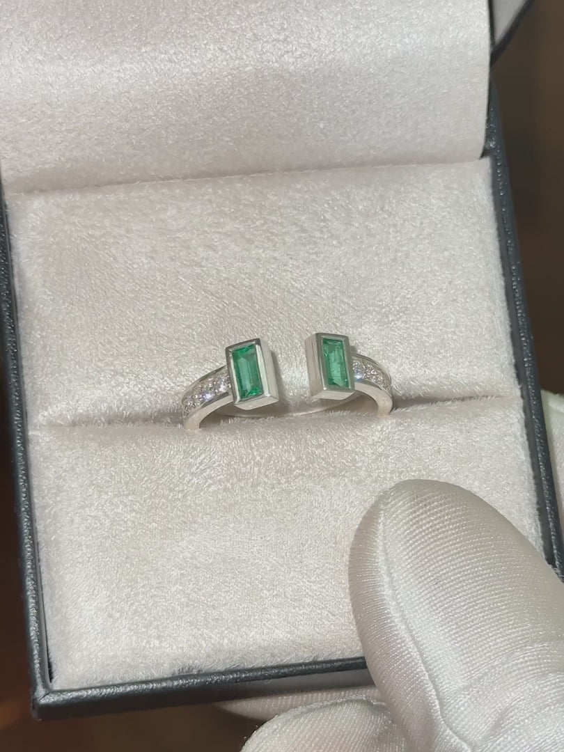 Ritz Ring – Emerald + Diamonds – video 1