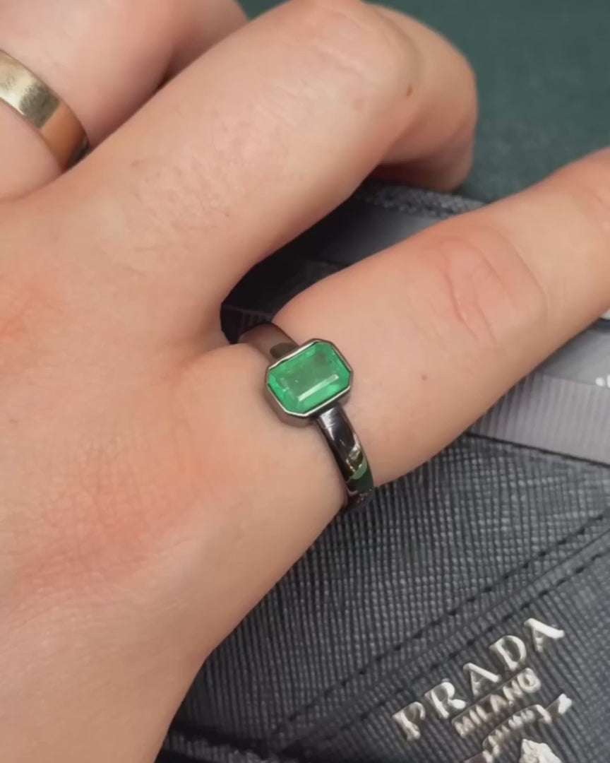 Milano Ring – Emerald – video 4