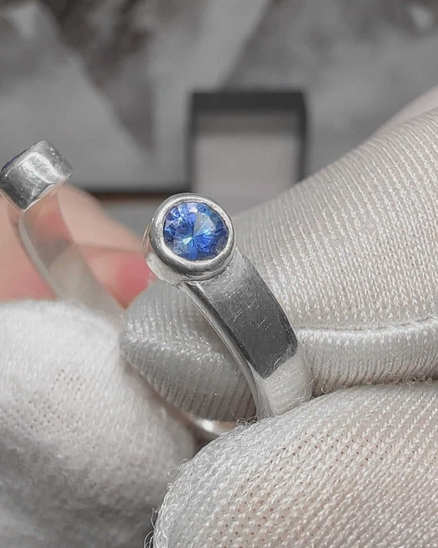 Duo Ring – Sapphire – video 1