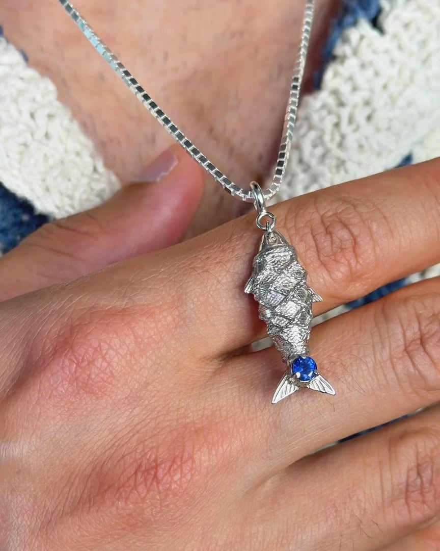 Sardine Necklace – Sapphire – video 1