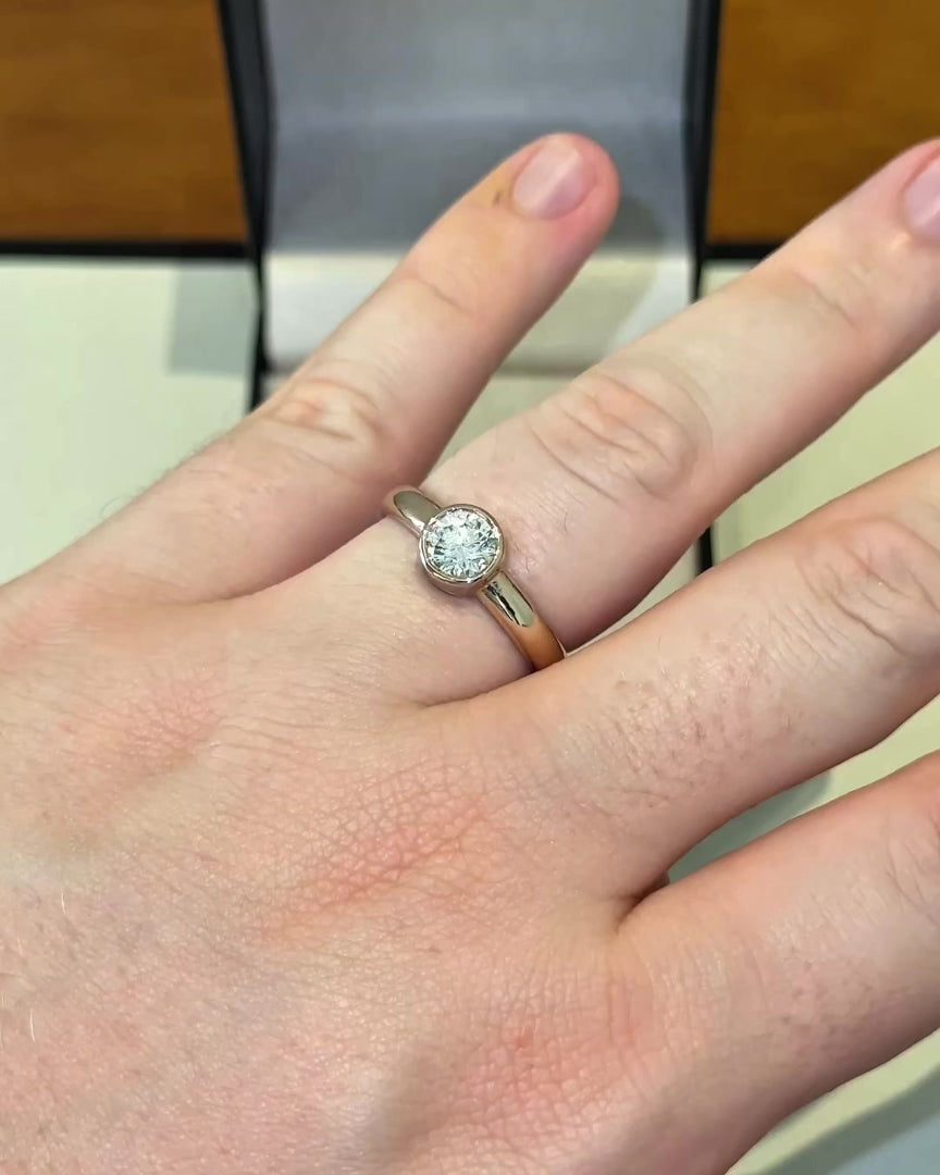 Aspen Ring in 18k Imperial Gold with 1ct Diamond – video 1