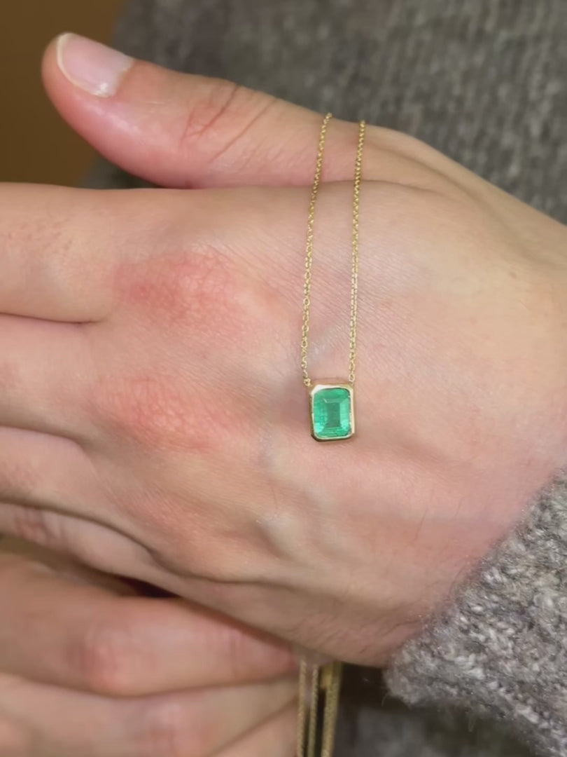 Frame Emerald Necklace – video 1